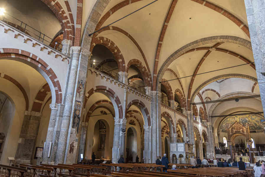 Italia - Milán 103 - basílica de San Ambrosio.jpg